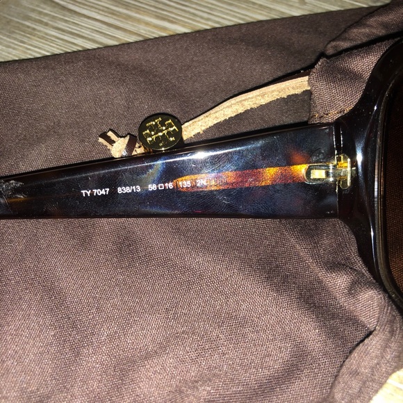Tory Burch Sunglasses 🕶 - Picture 4 of 4
